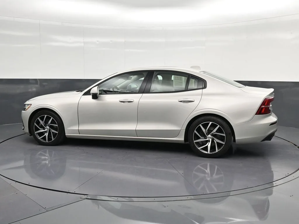 2020 Volvo S60 T5 Momentum photo 8
