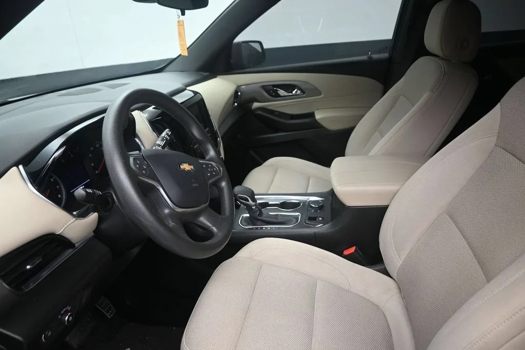 2023 Chevrolet Traverse LS photo 12