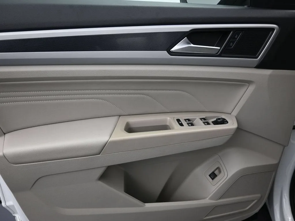 2021 Volkswagen Atlas 3.6L V6 SEL R-Line photo 11