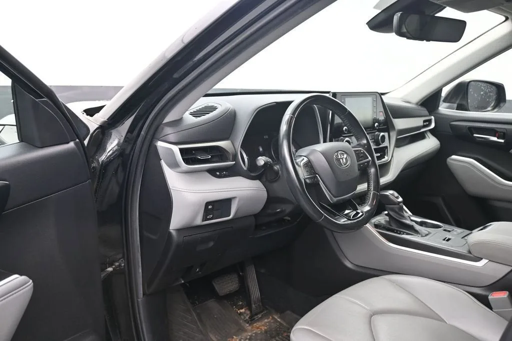 2021 Toyota Highlander Hybrid XLE photo 10