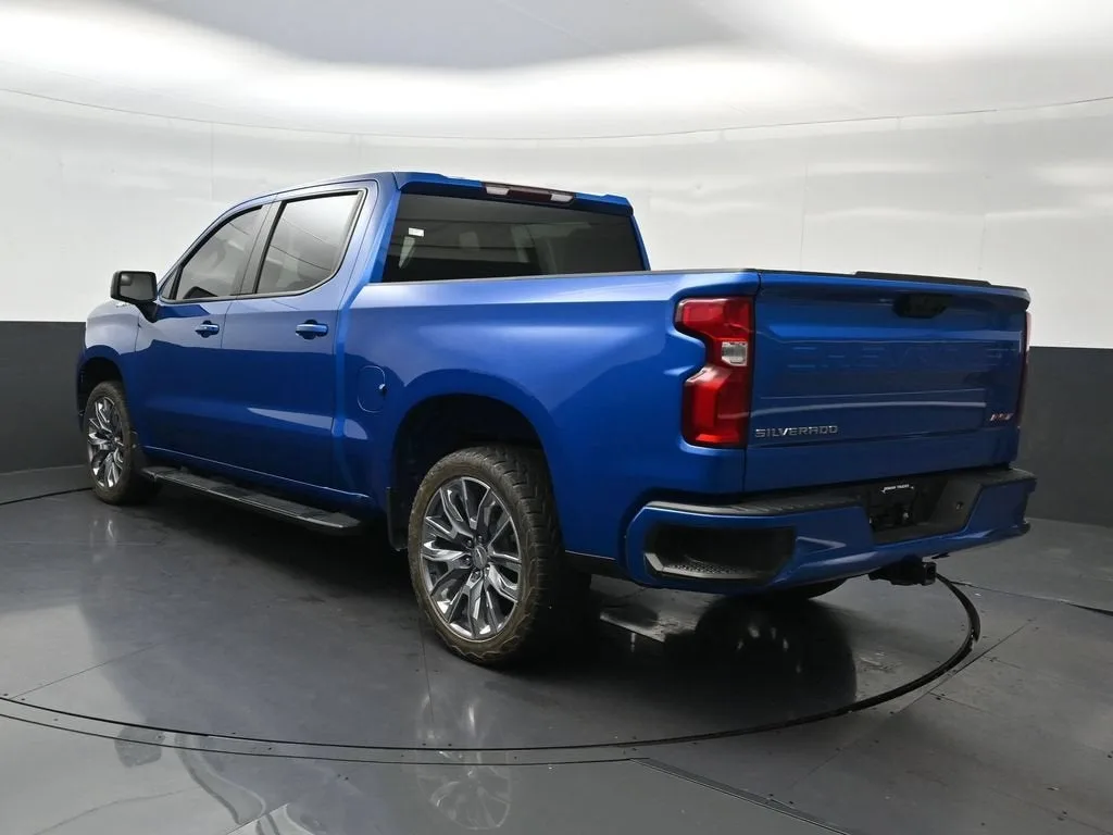 2024 Chevrolet Silverado 1500 RST photo 3