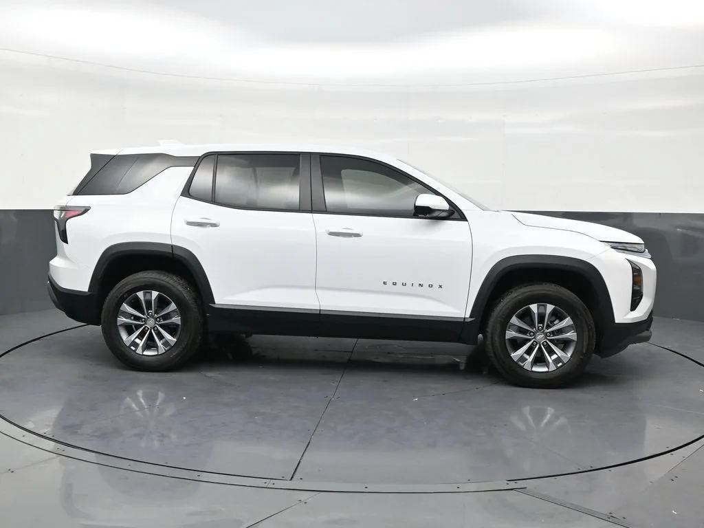 2025 Chevrolet Equinox LT photo 6