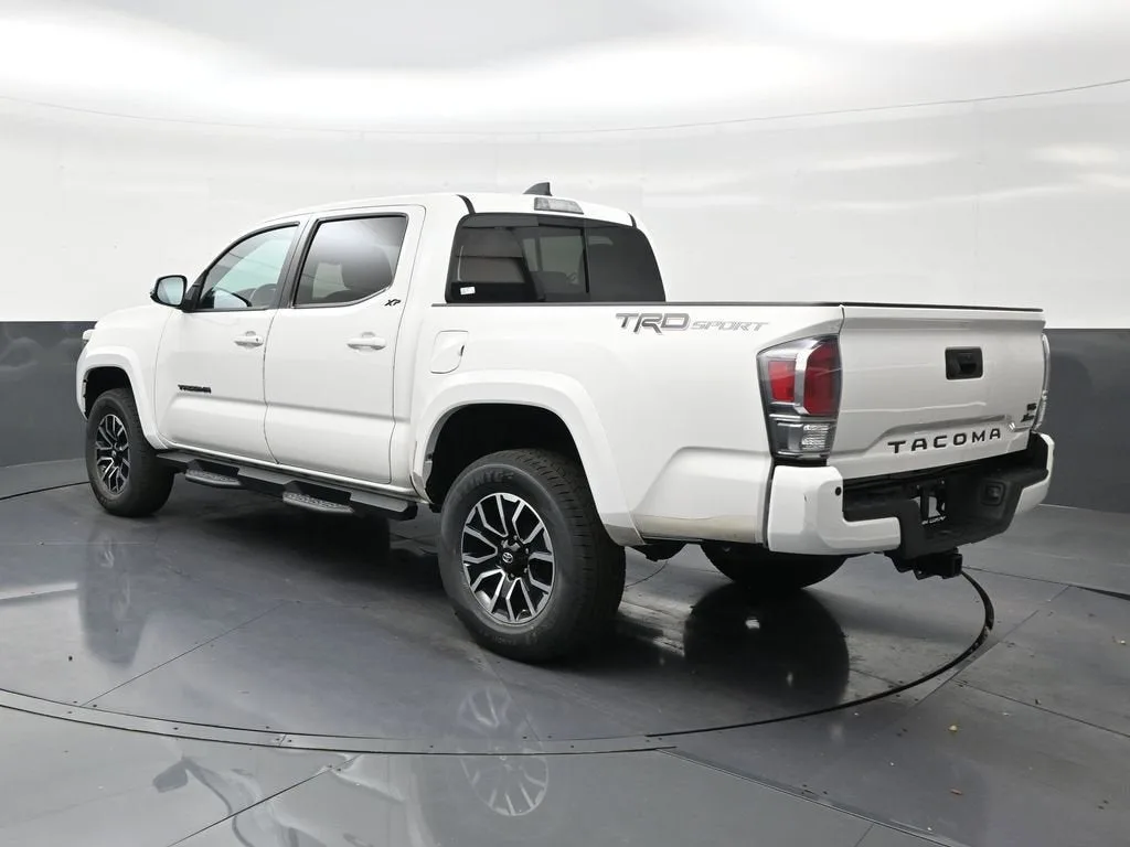 2020 Toyota Tacoma TRD Sport photo 3