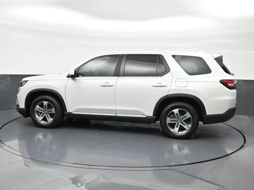 2024 Honda Pilot EX-L 7 Passenger photo 2