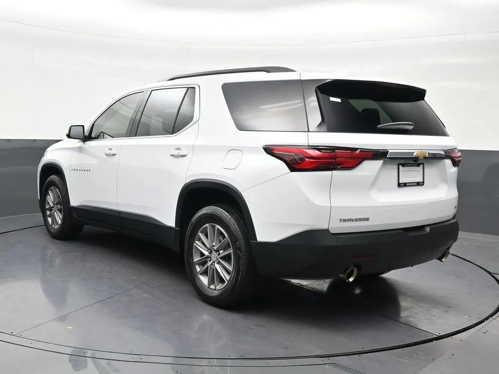 2023 Chevrolet Traverse LT Leather photo 3