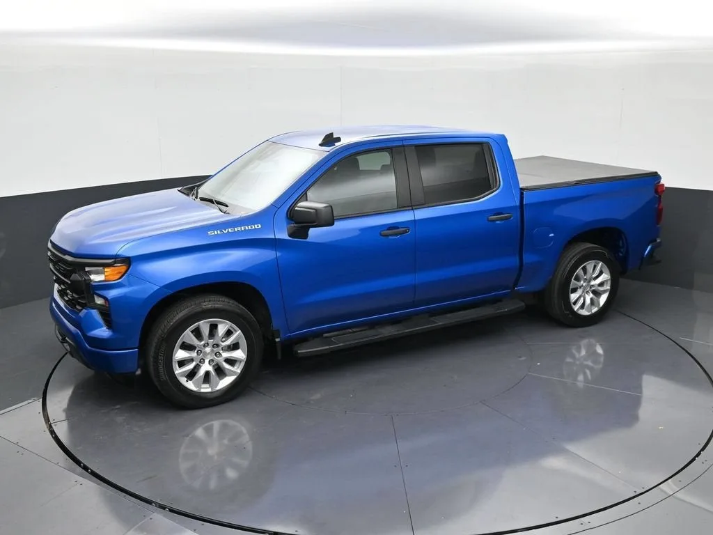 2023 Chevrolet Silverado 1500 Custom photo 9