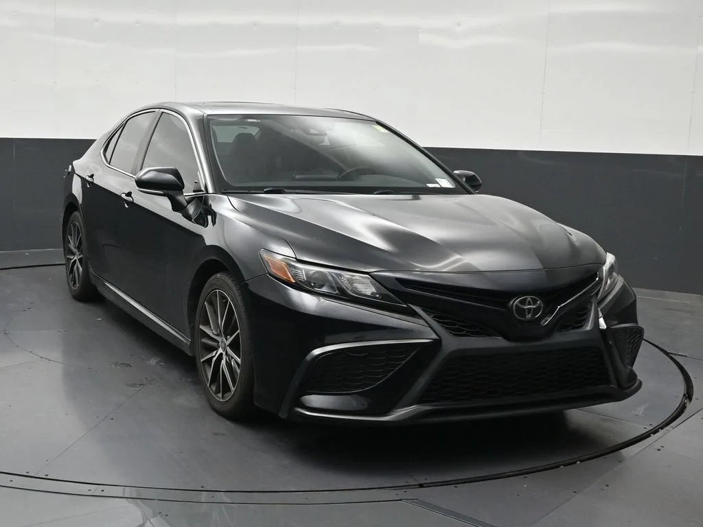 2022 Toyota Camry SE photo 8