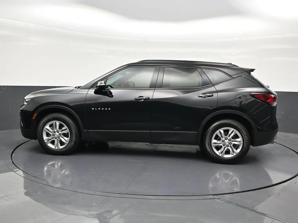 2021 Chevrolet Blazer LT photo 2
