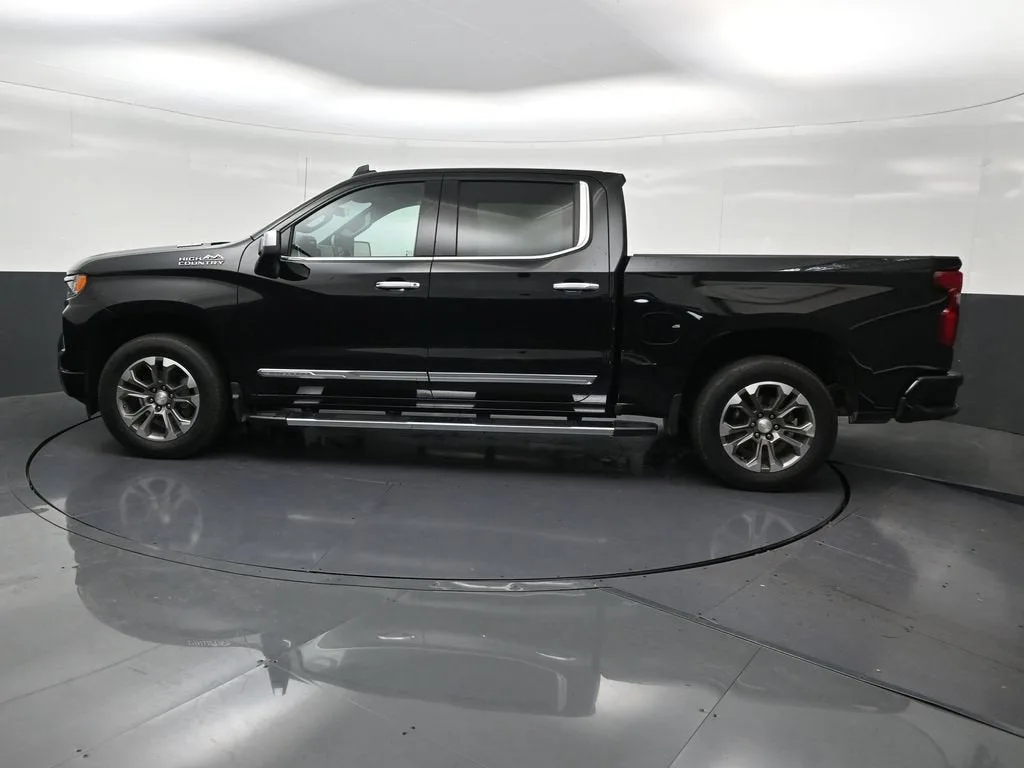 2023 Chevrolet Silverado 1500 High Country photo 2