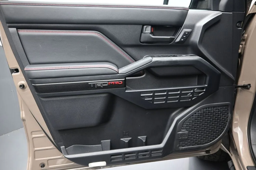 2025 Toyota 4Runner i-FORCE MAX Hybrid TRD Pro photo 12