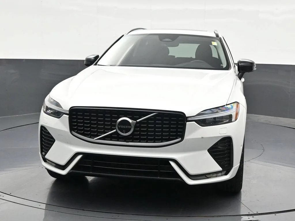 2024 Volvo XC60 B5 Plus Dark Theme photo 9