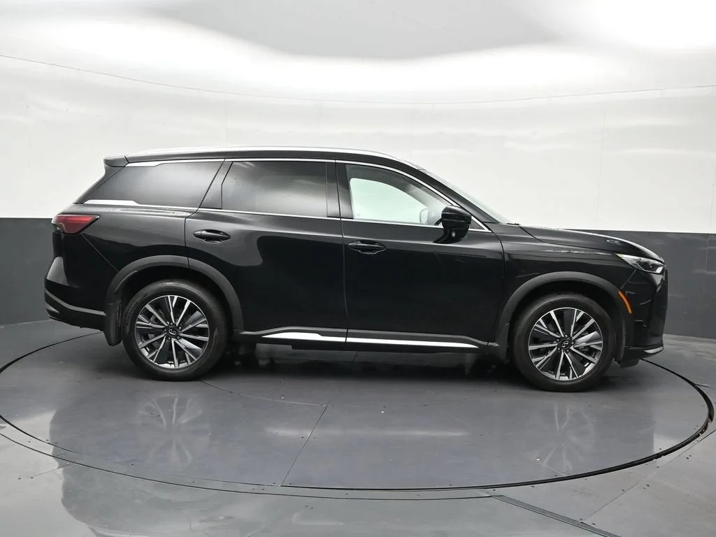 2026 INFINITI QX60 LUXE photo 7