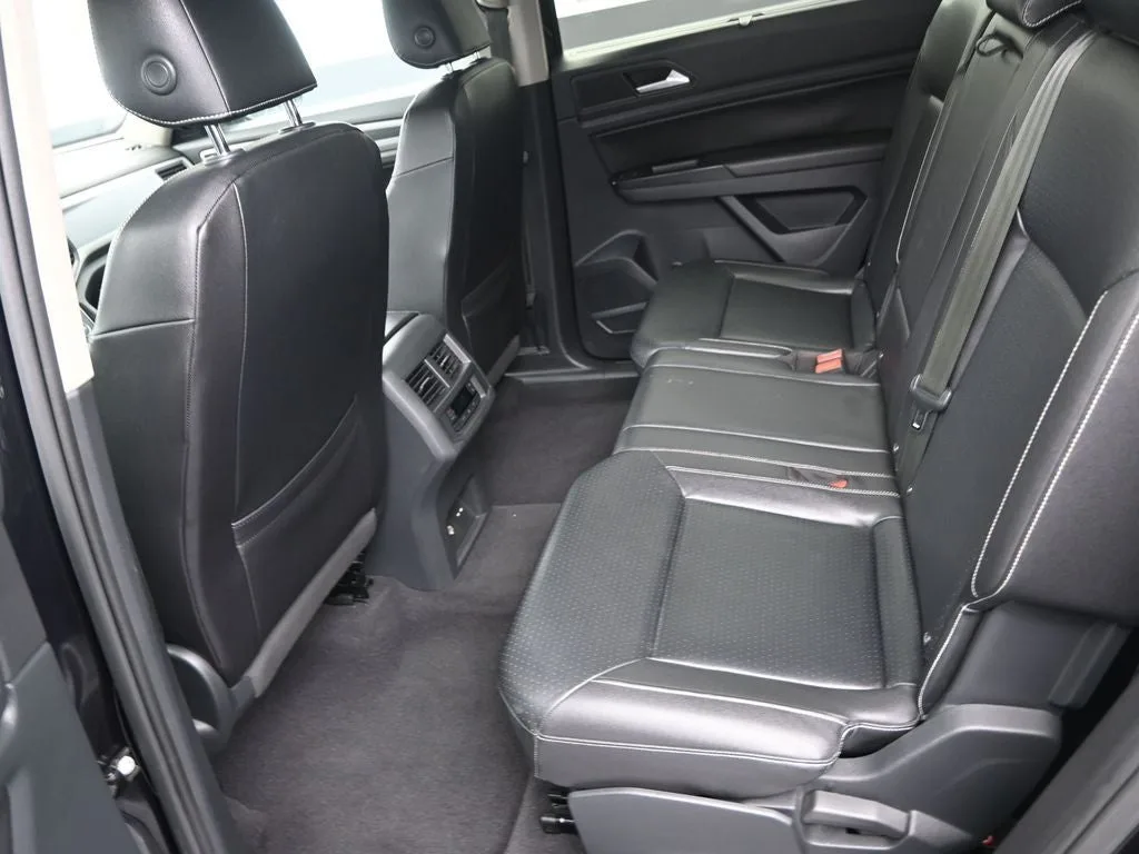 2021 Volkswagen Atlas 3.6L V6 SE w/Technology R-Line photo 10