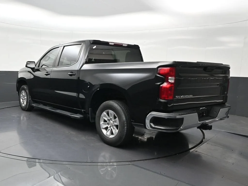 2023 Chevrolet Silverado 1500 LT photo 3