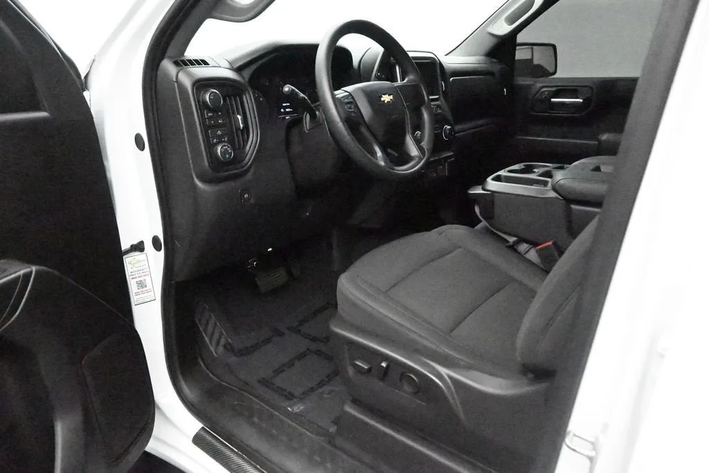 2024 Chevrolet Silverado 1500 Custom photo 11