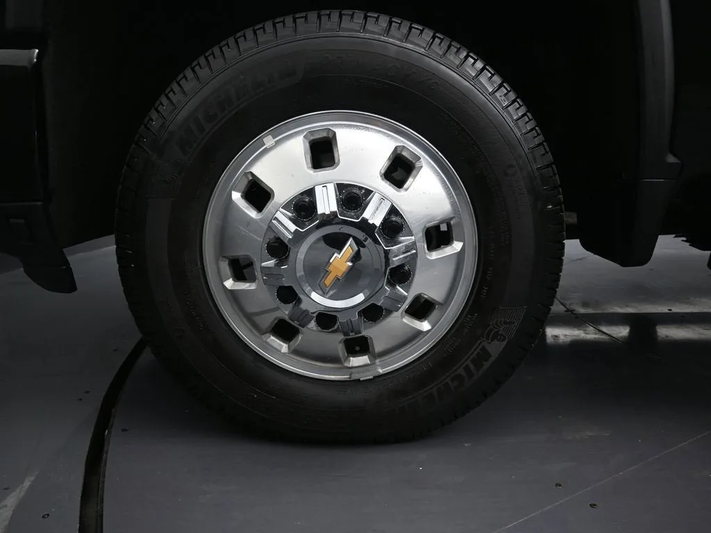 2026 Chevrolet Silverado 3500 HD High Country DRW photo 10