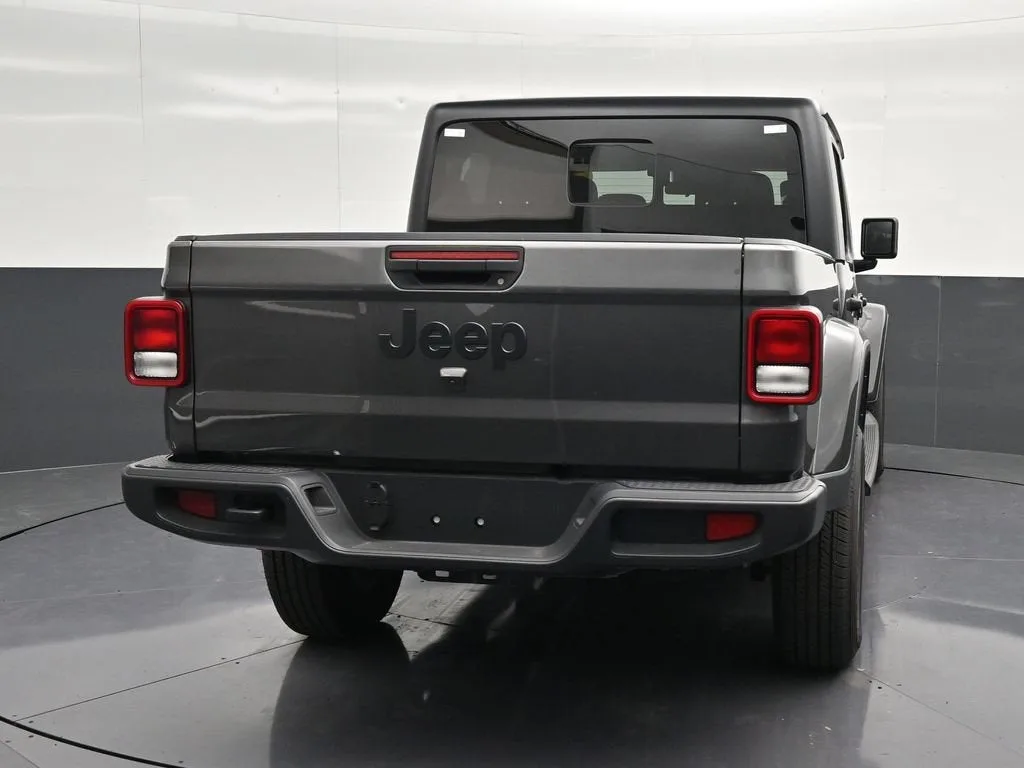 2025 Jeep Gladiator Sport S photo 2