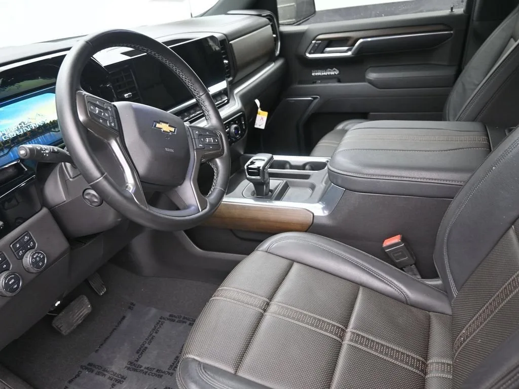 2025 Chevrolet Silverado 1500 High Country photo 11