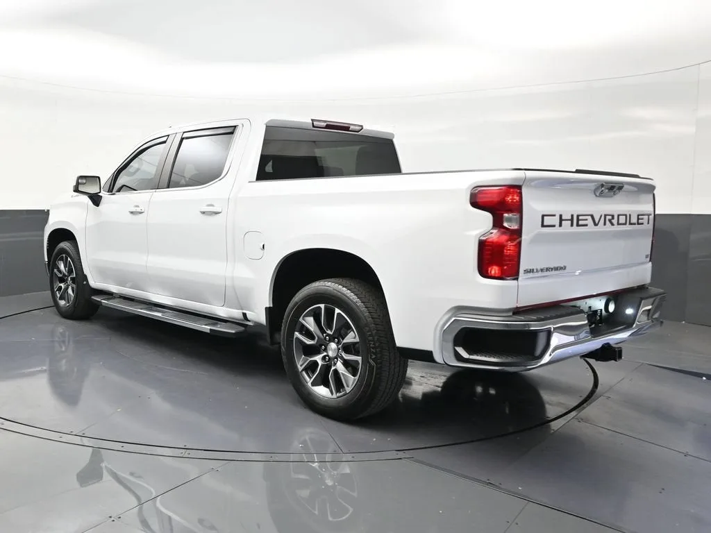 2026 Chevrolet Silverado 1500 LT photo 3