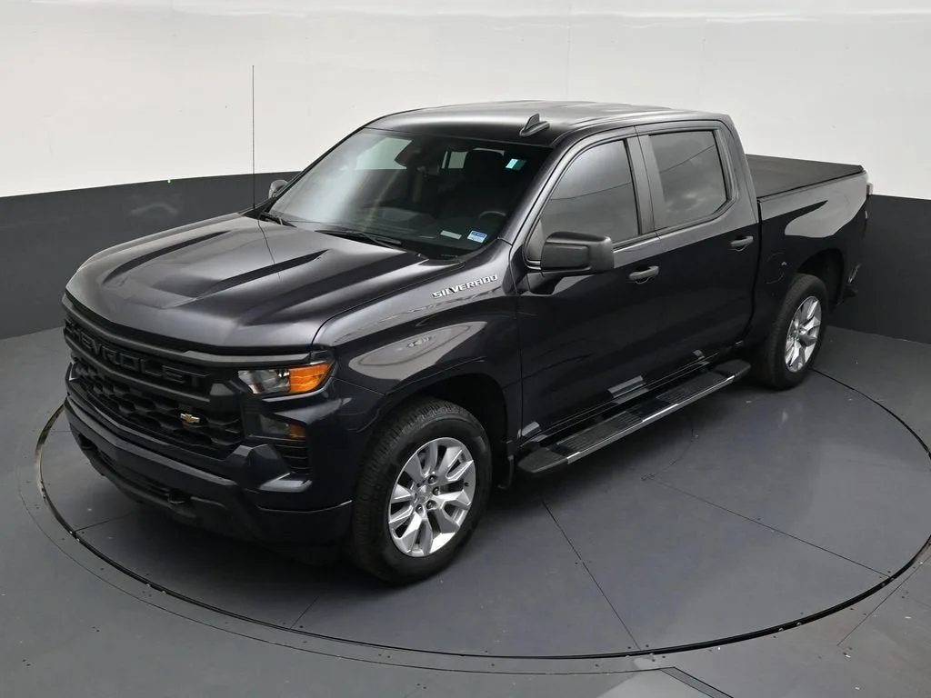 2023 Chevrolet Silverado 1500 Custom photo 12