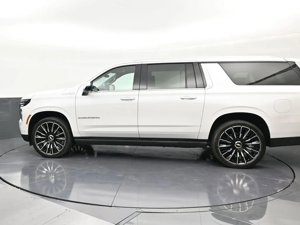 2025 Chevrolet Suburban High Country photo 2