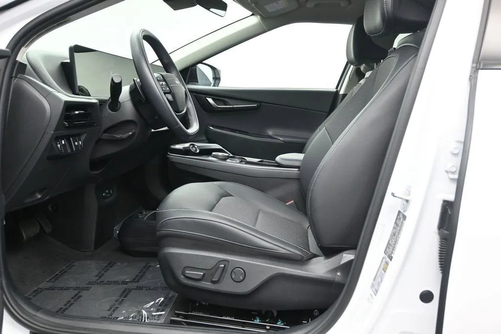 2025 Kia EV6 Light RWD photo 12