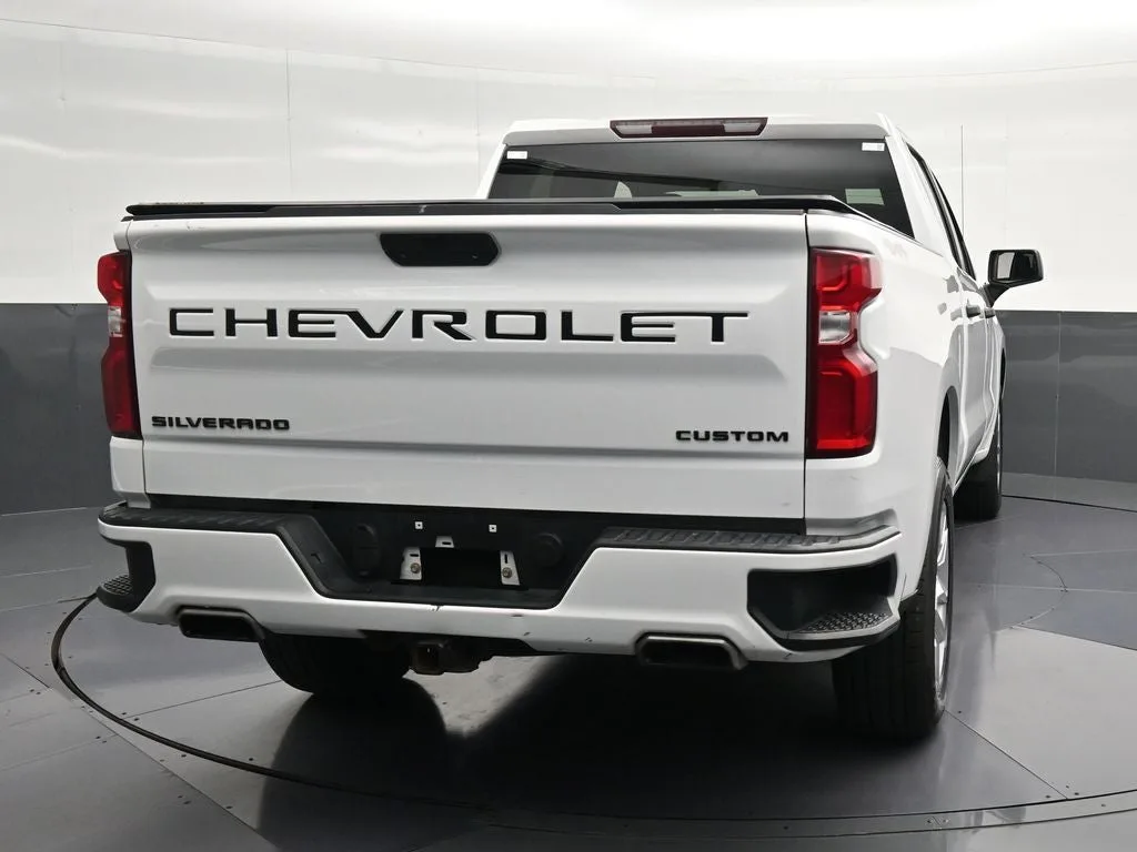 2020 Chevrolet Silverado 1500 Custom photo 2