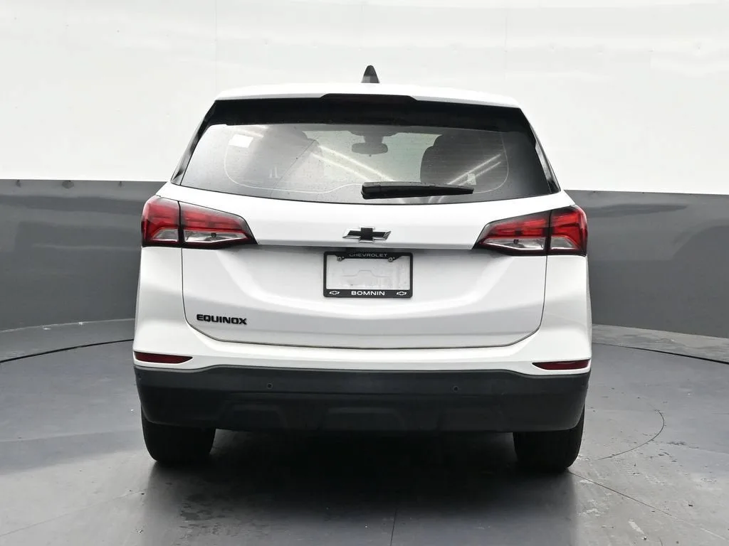 2024 Chevrolet Equinox LS photo 4