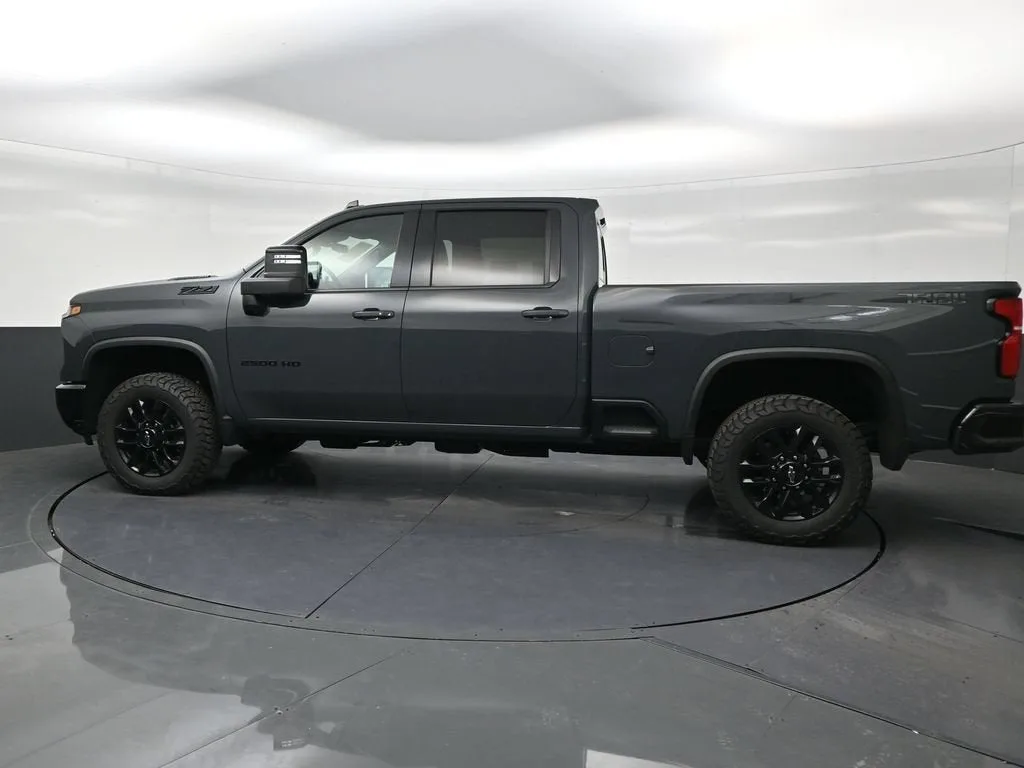 2025 Chevrolet Silverado 2500 HD LTZ photo 2