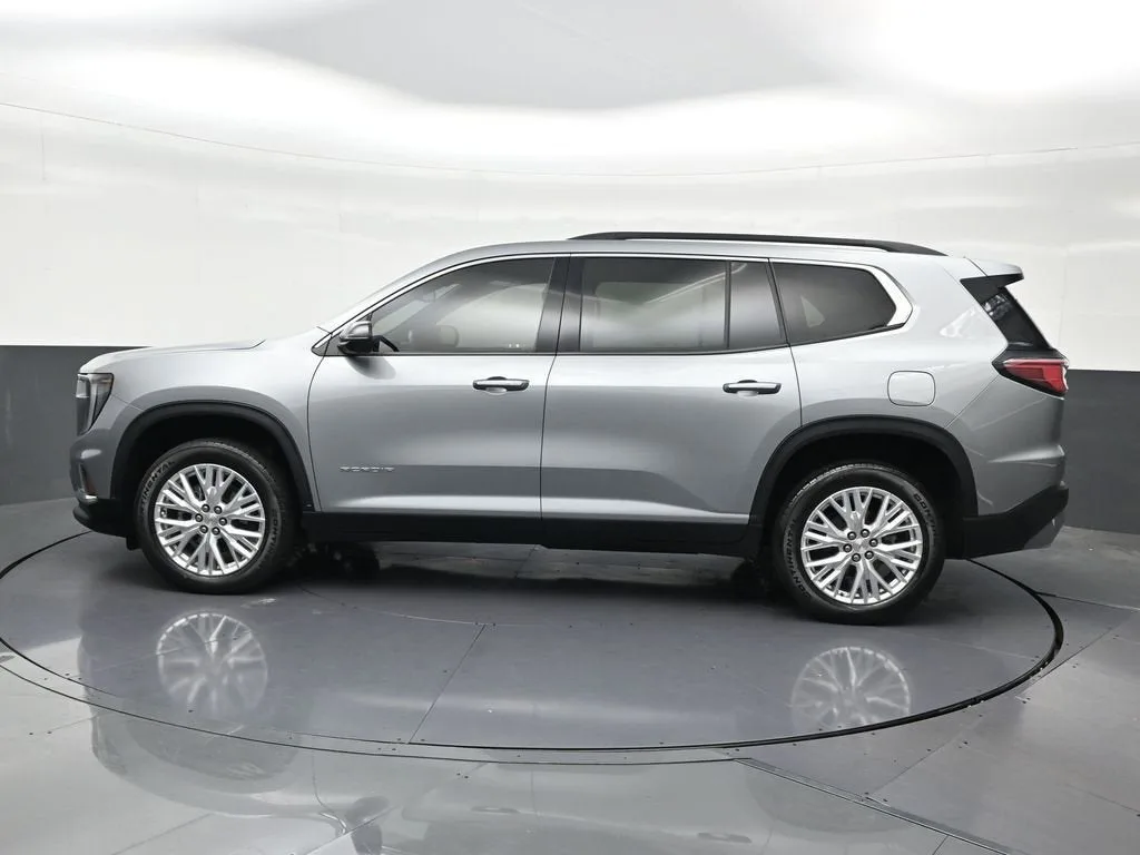 2024 GMC Acadia Elevation photo 2