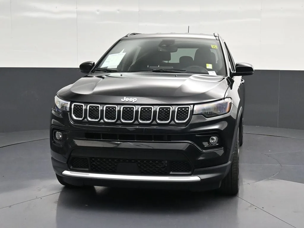 2023 Jeep Compass Limited photo 6