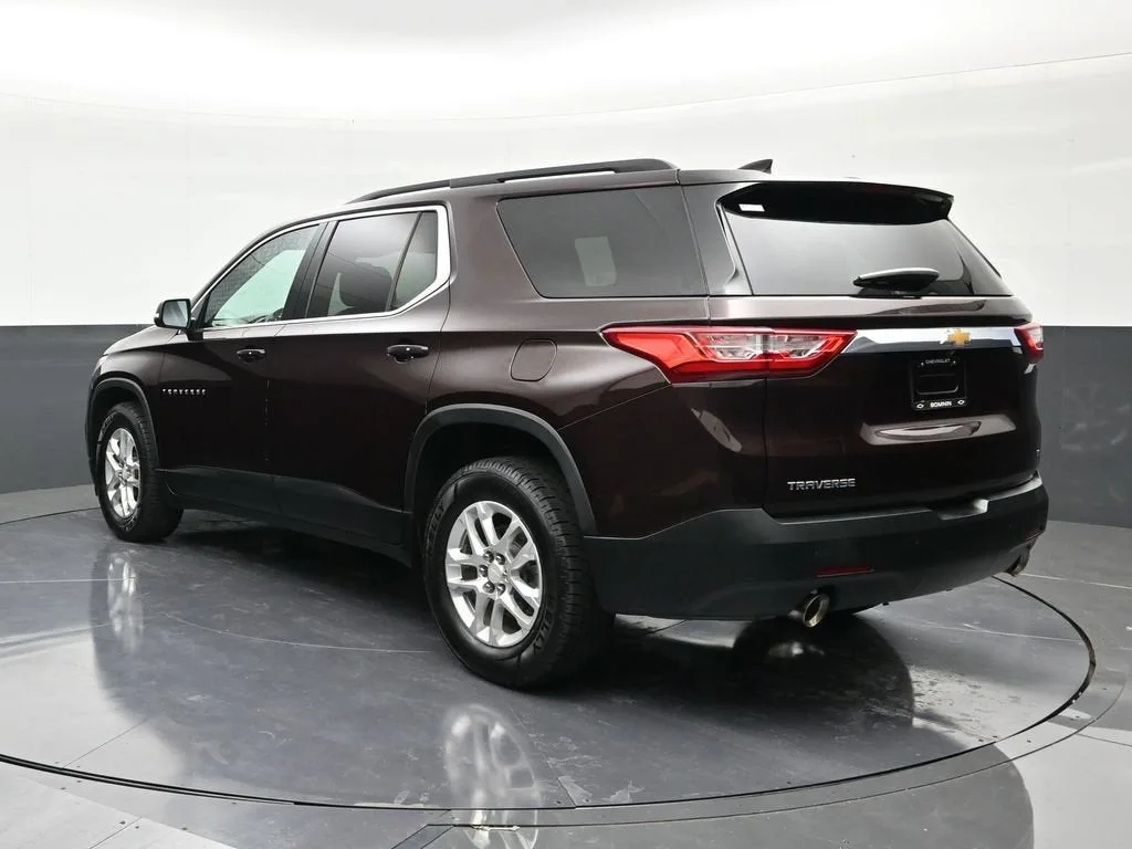 2021 Chevrolet Traverse LT Leather photo 3