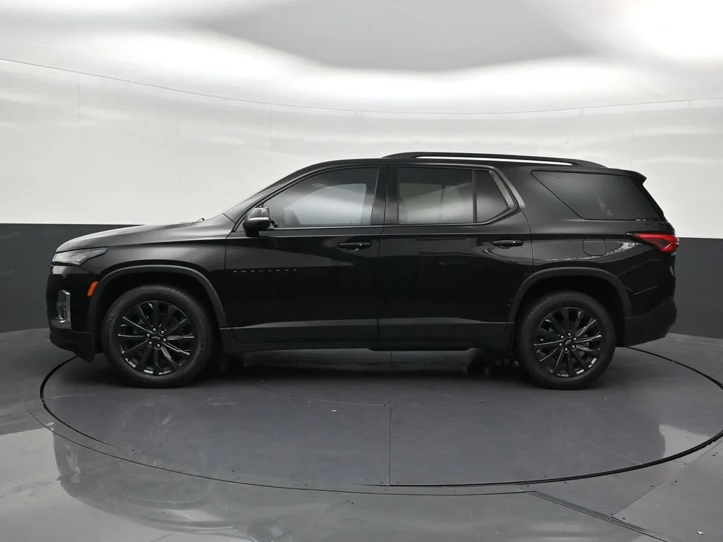 2023 Chevrolet Traverse RS photo 2