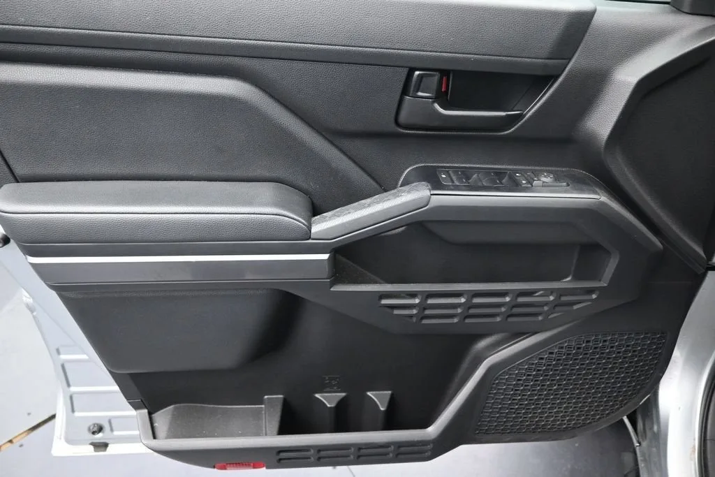 2025 Toyota Tacoma SR5 photo 11