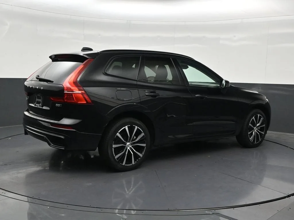 2024 Volvo XC60 B5 Plus Dark Theme photo 6