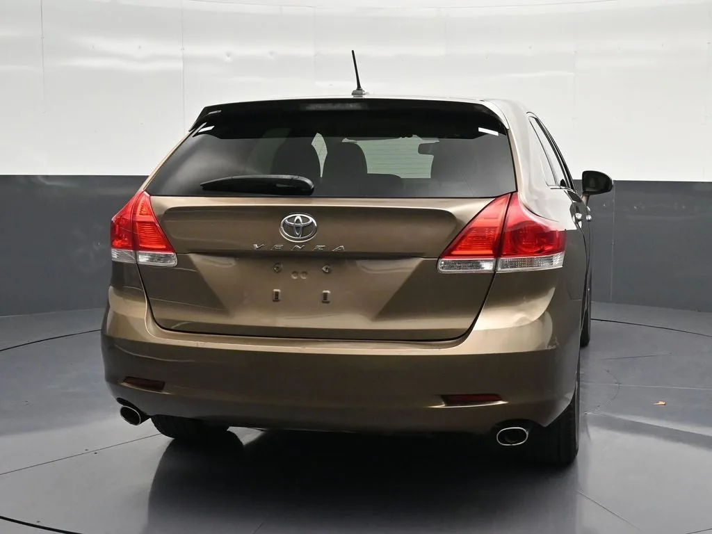 2010 Toyota Venza Base photo 2