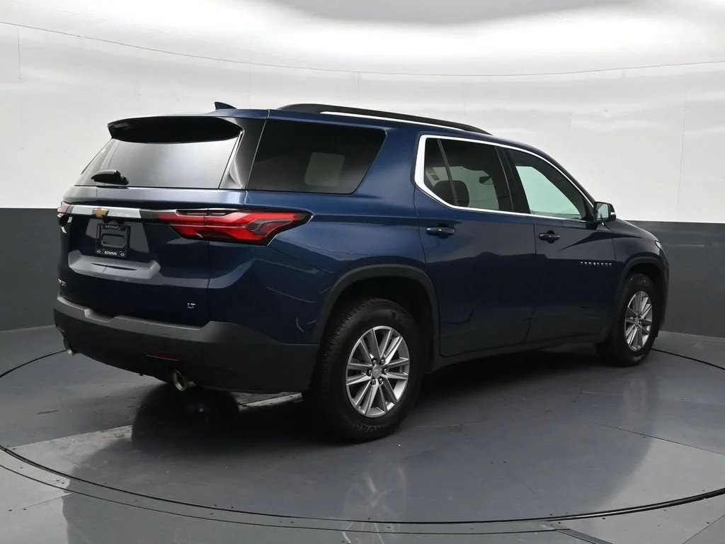 2023 Chevrolet Traverse LT Cloth photo 5