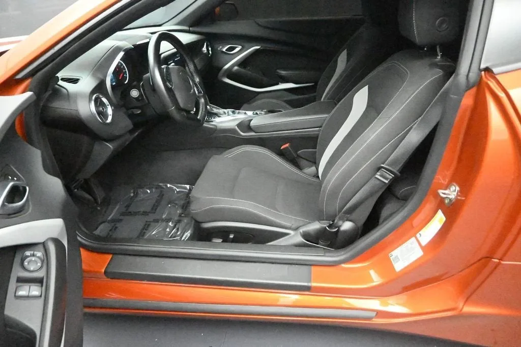 2024 Chevrolet Camaro 1LT photo 11
