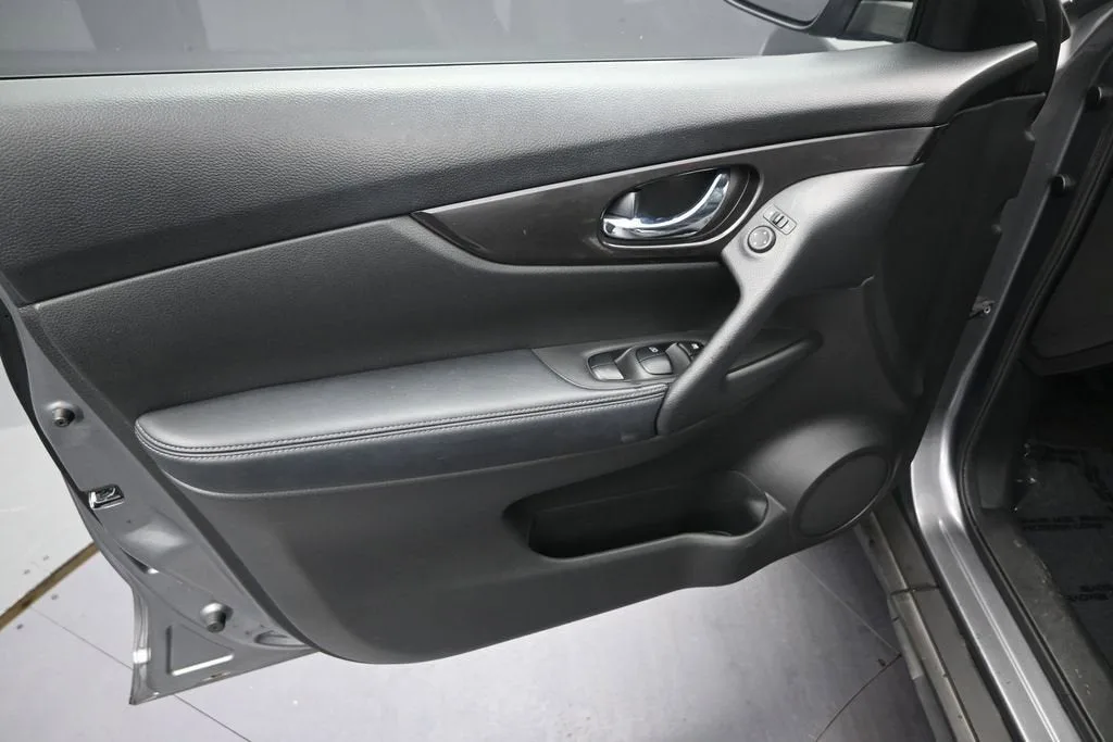 2020 Nissan Rogue S FWD photo 10