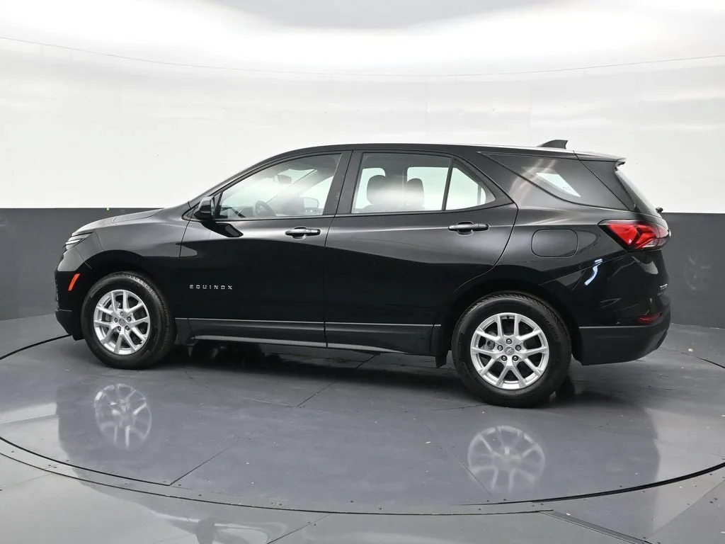 2024 Chevrolet Equinox LS photo 2