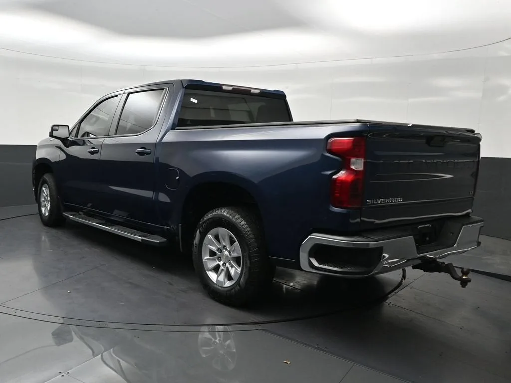 2021 Chevrolet Silverado 1500 LT photo 3