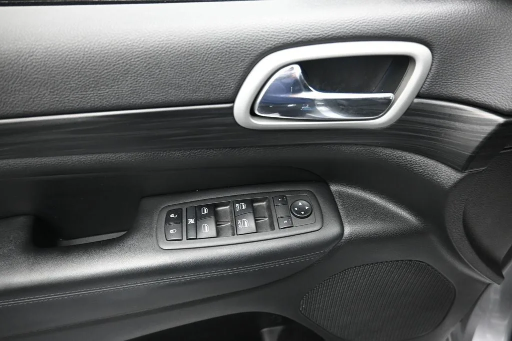 2021 Jeep Grand Cherokee Laredo X photo 10