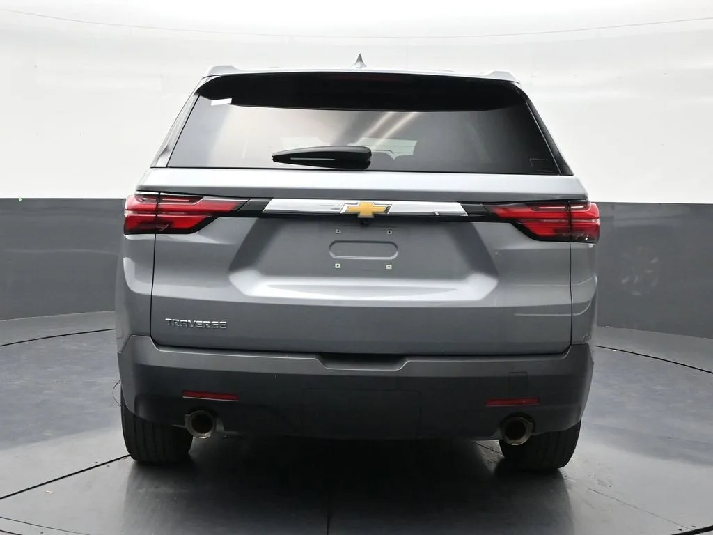 2023 Chevrolet Traverse LS photo 4