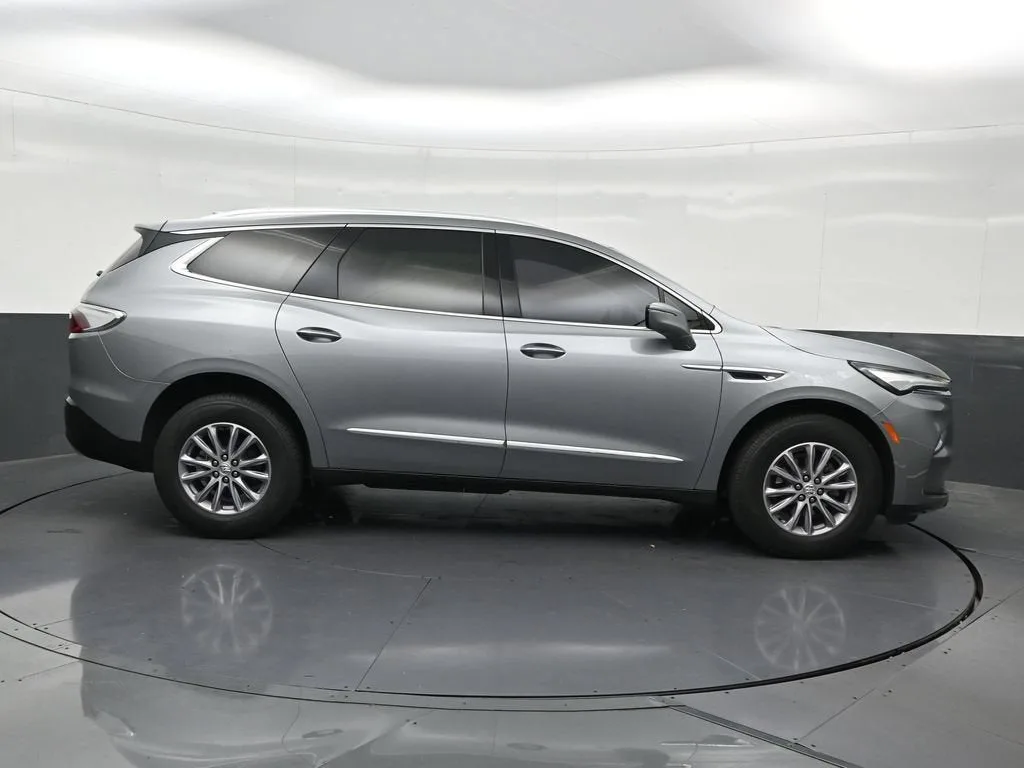 2024 Buick Enclave Essence photo 7