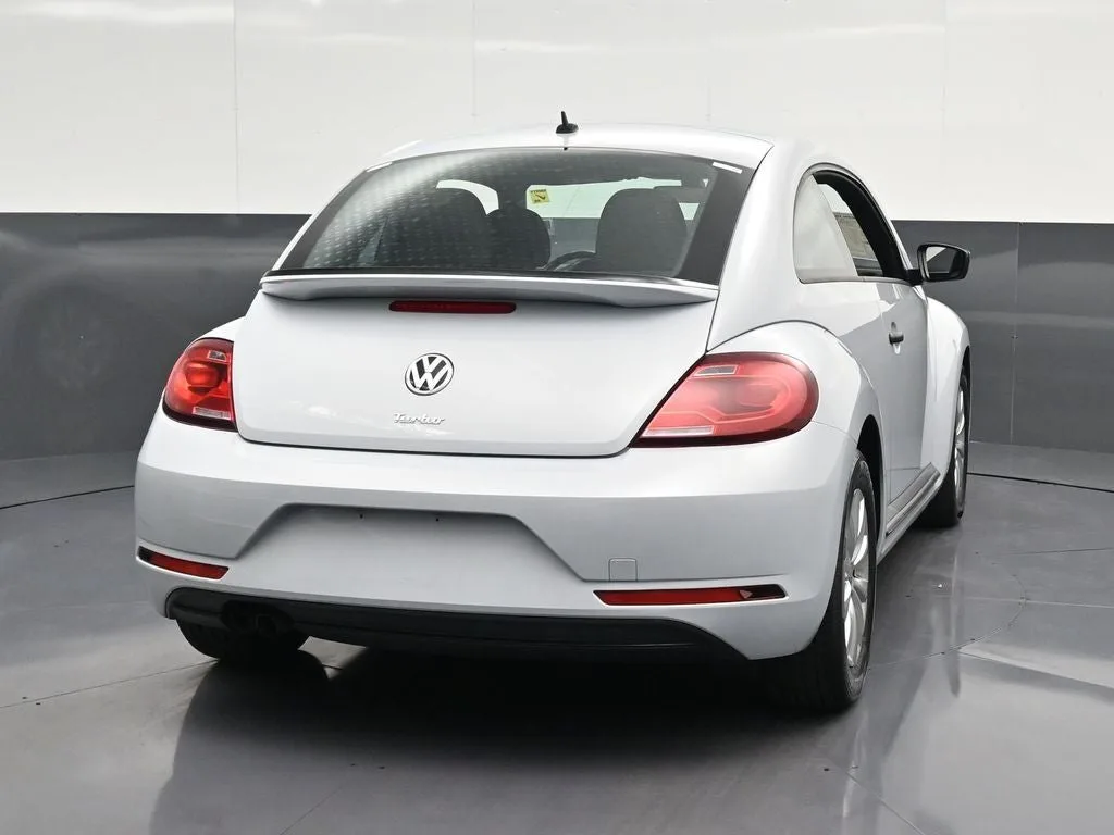 2017 Volkswagen Beetle 1.8T S photo 2