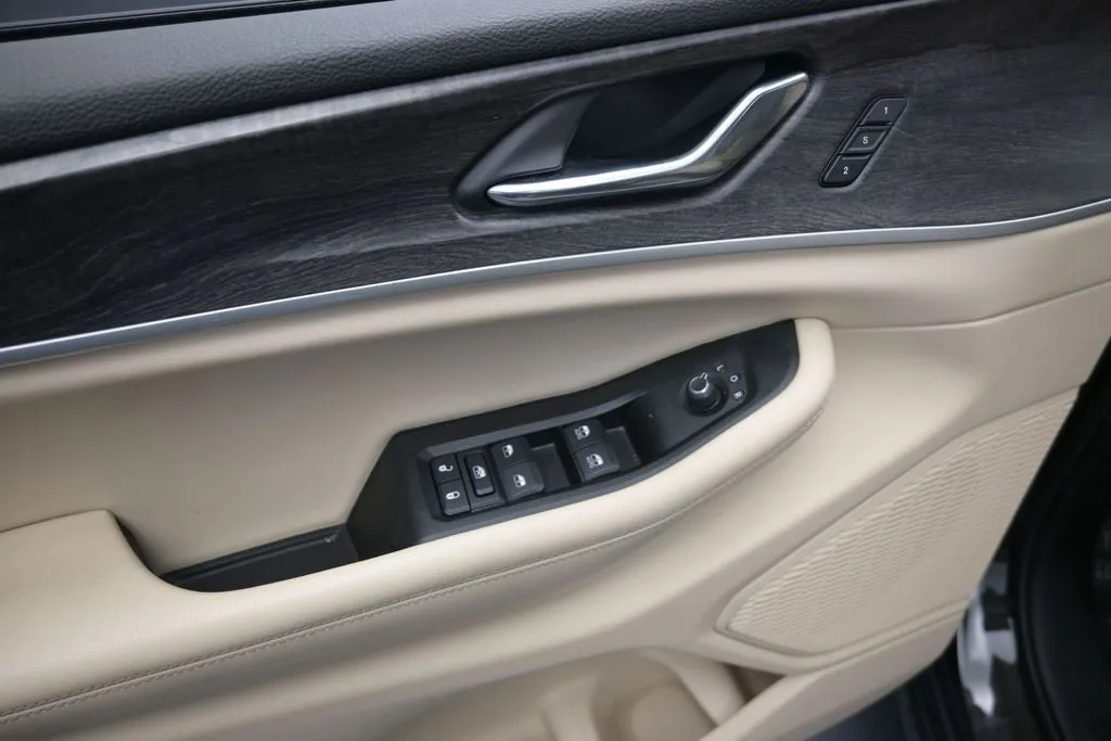 2024 Jeep Grand Cherokee L Limited photo 10
