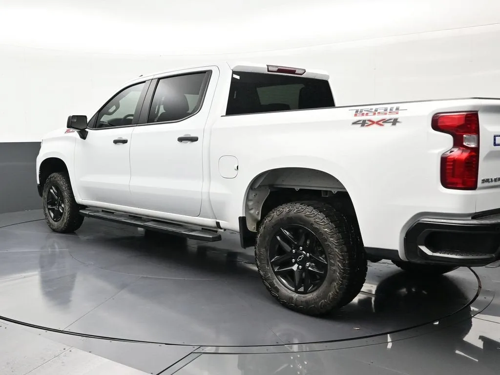 2024 Chevrolet Silverado 1500 Custom Trail Boss photo 3