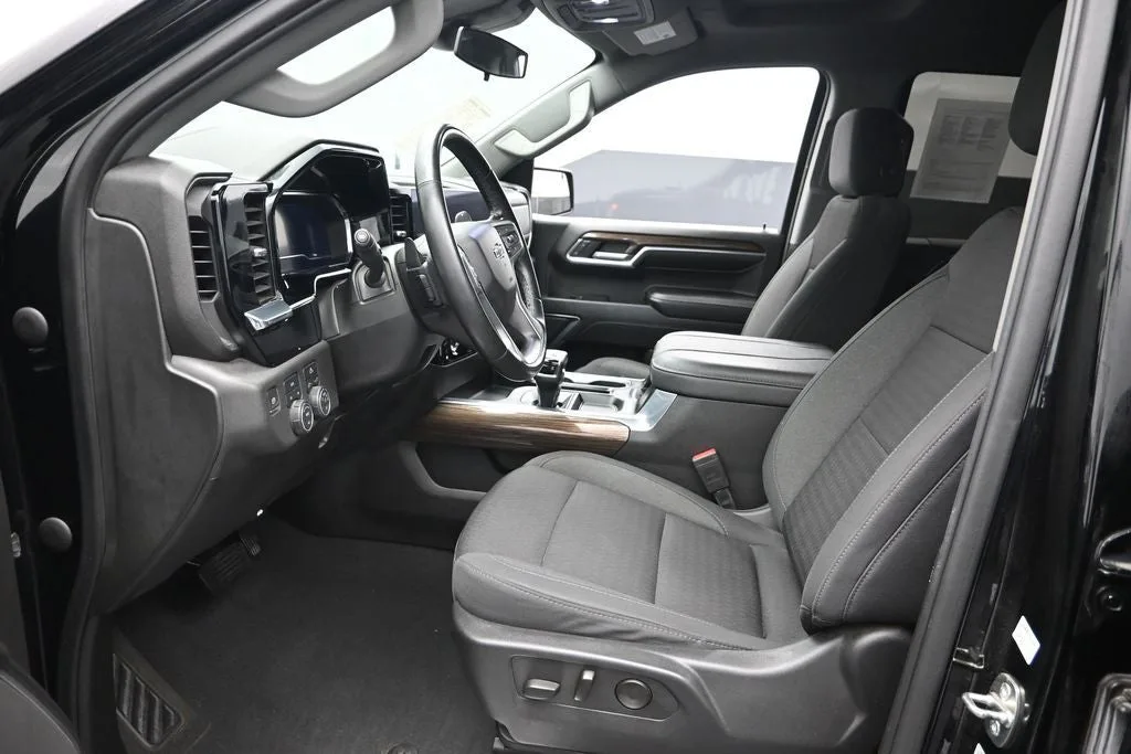 2023 Chevrolet Silverado 1500 RST photo 11