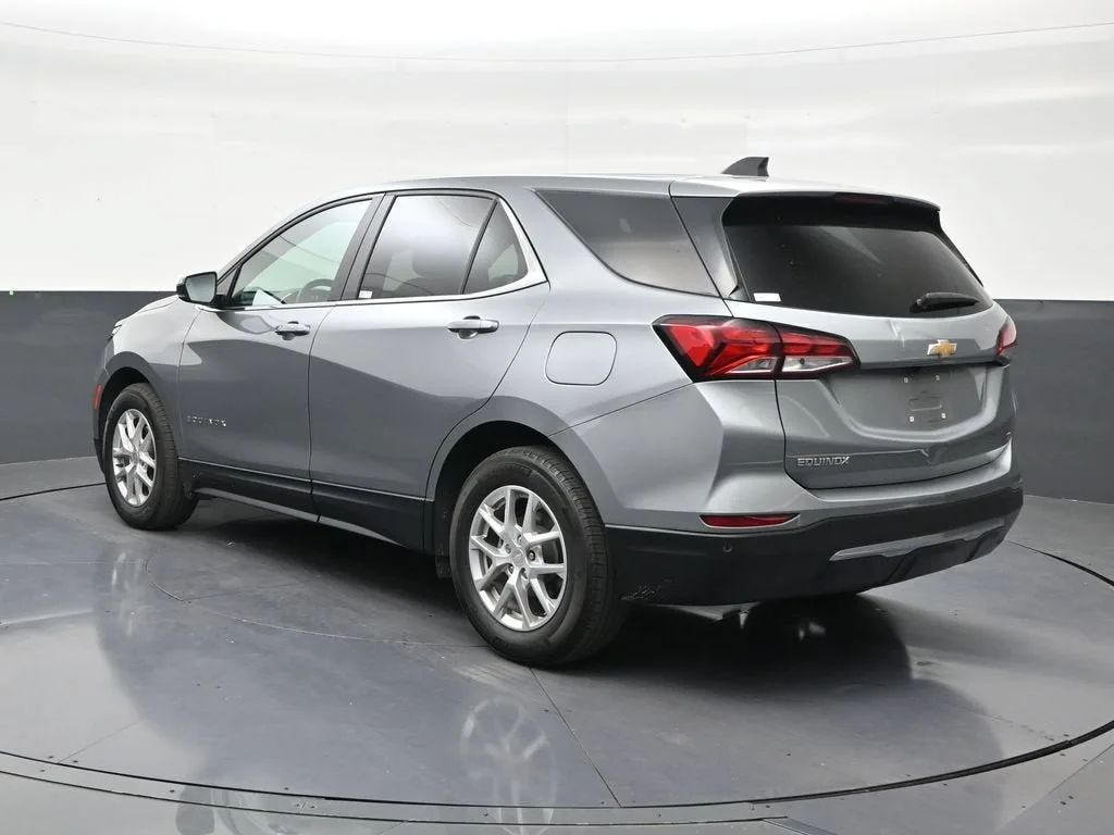 2024 Chevrolet Equinox LT photo 3