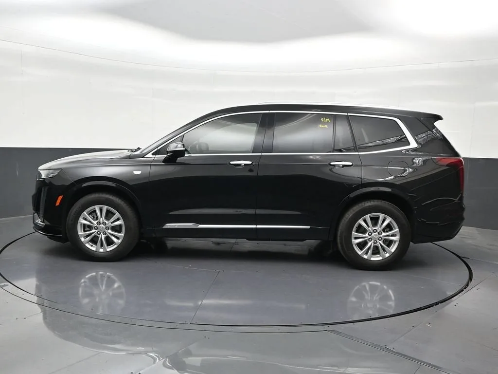 2025 Cadillac XT6 Luxury photo 2